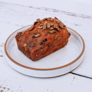 Cake salé feta, épinards, graines de citrouille